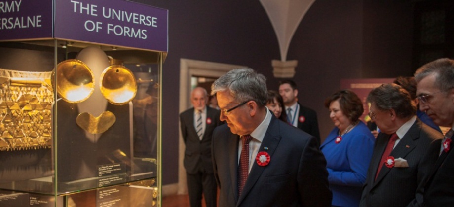 Presidente y Primera Dama de Polonia visitan exposición del Museo de Oro en Varsovia