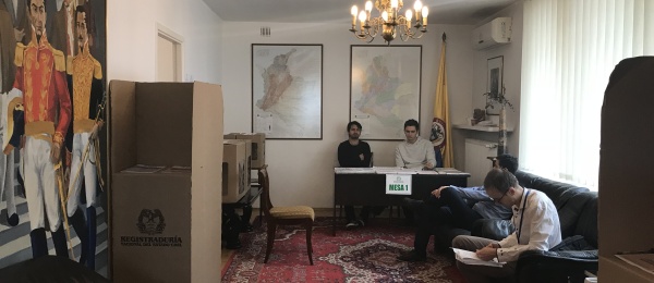 Consulado de Colombia en Varsovia inició la jornada final del proceso electoral en el exterior para Congreso y consultas interpartidistas 2018