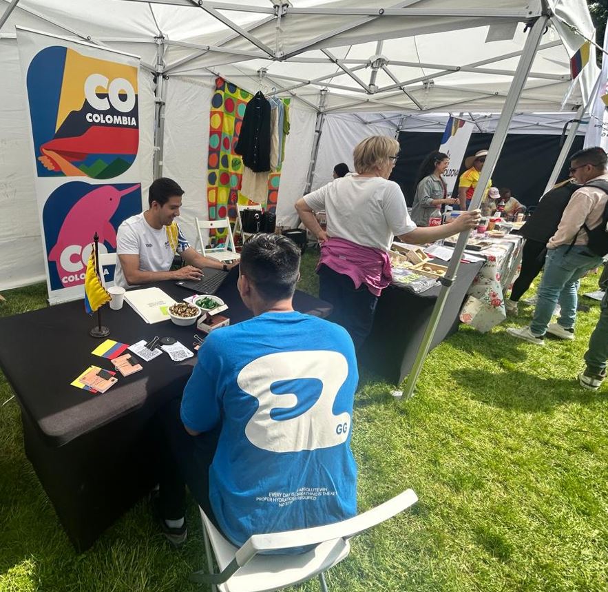La Embajada de Colombia en Polonia participó en el Picnic Familiar Multicultural en conmemoración del Día Mundial del Refugiado 2025