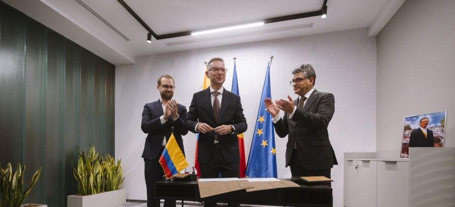 Embajador Assad Jater inaugura Consulado Honorario de Colombia en Rumania