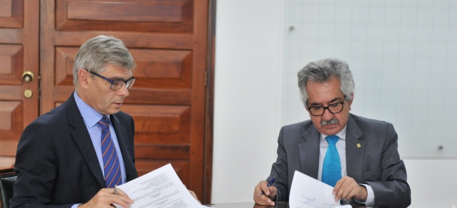 Universidad Nacional de Colombia y Universidad de Varsovia firman acuerdo de cooperación académica