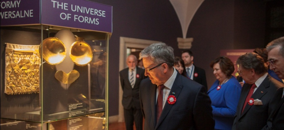 Presidente y Primera Dama de Polonia visitan exposición del Museo de Oro en Varsovia