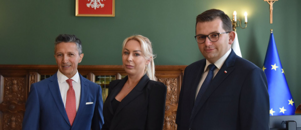 Embajador Javier Higuera se reunió con el Alcalde de Cracovia y el Voivoda de Malopolskie